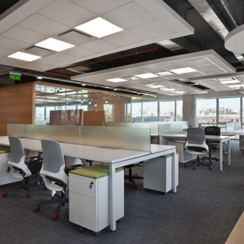 Construcci´pn de oficinas de Admifarm por Contract Workplaces