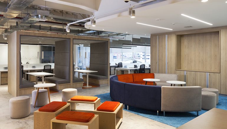 Interiores de oficinas con propósito y pasión de Equivida Ecuador por Contract Workplaces