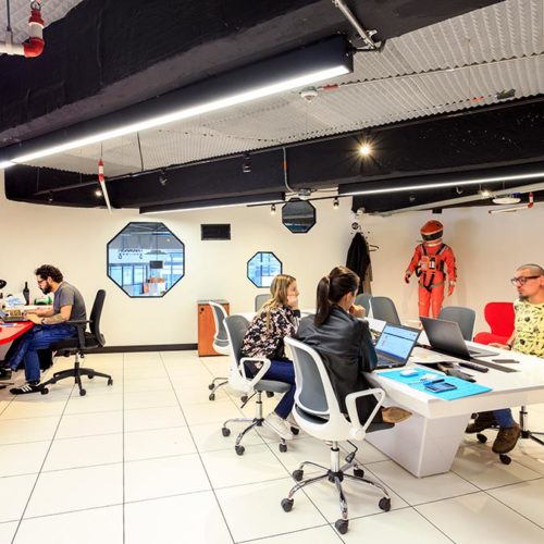 Caso de éxito de diseño de oficinas de Geometry Global