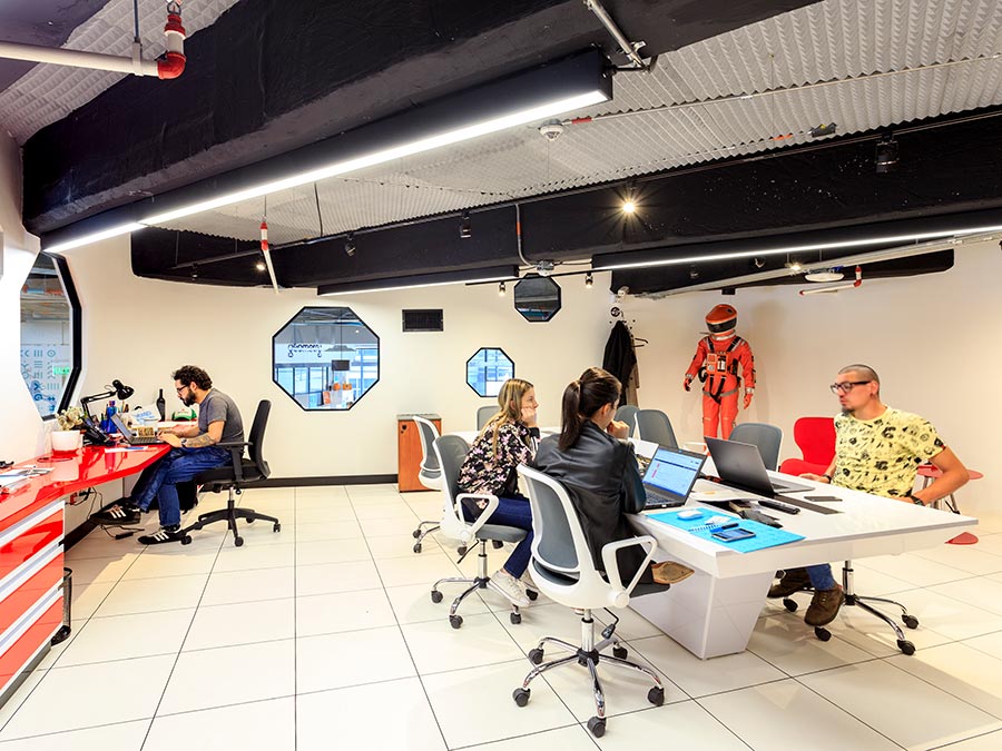 Caso de éxito de diseño de oficinas de Geometry Global