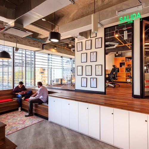 Construcción de oficinas de Geometry Global por Contract Workplaces