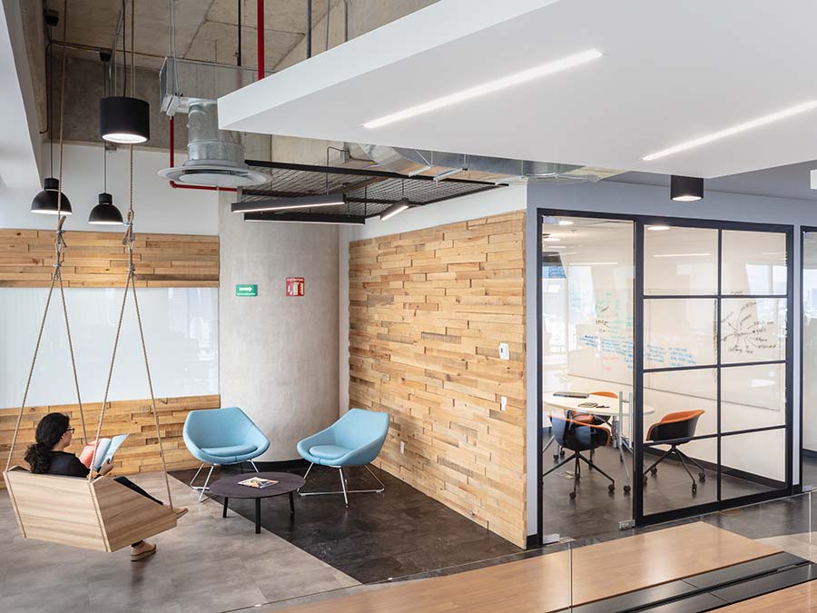 Oficinas modernas de WPP con diseño de interiores por Contract Workplaces