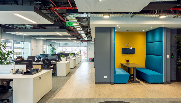 Oficinas modernas de Bricsa Chile por Contract Workplaces