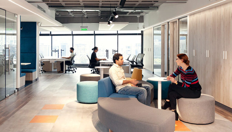 Oficinas Modernas de BMI Quito por Contract Workplaces