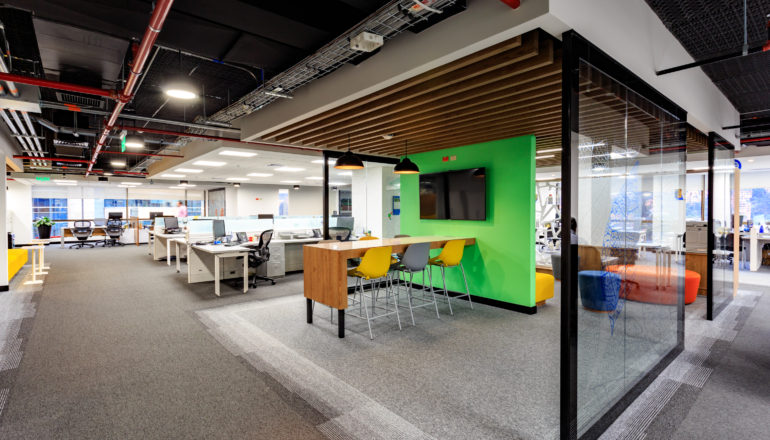 Diseño de oficinas modernas de Corteva Colombia por Contract Workplaces