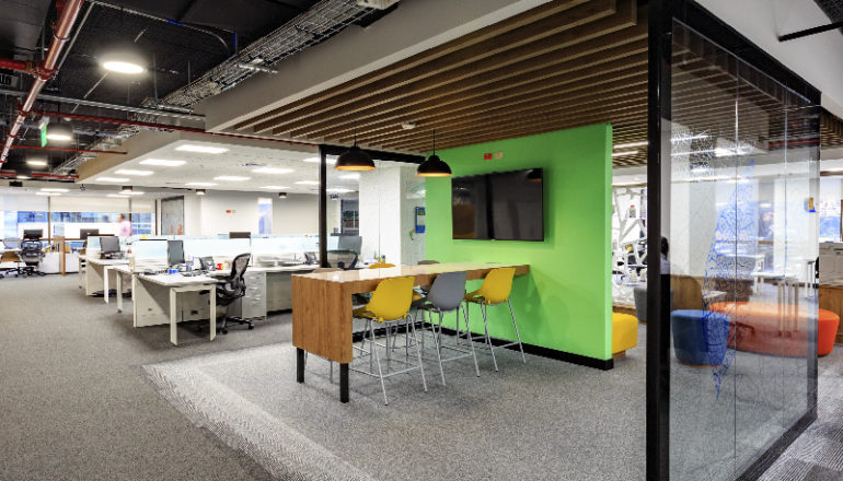 Oficinas modernas de Corteva Colombia por Contract Workplaces