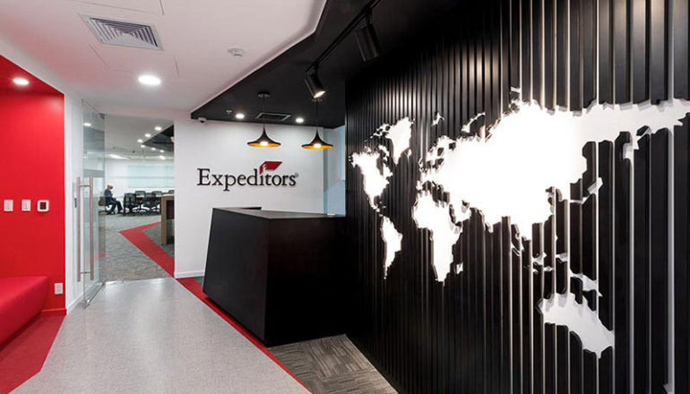 Diseño de oficinas de Expeditors Perú por Contract Workplaces