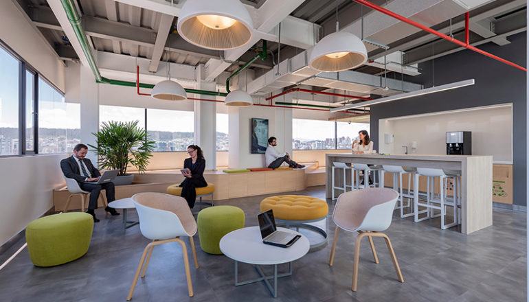 Oficinas modernas de Produbanco Ecuador por Contract Workplaces