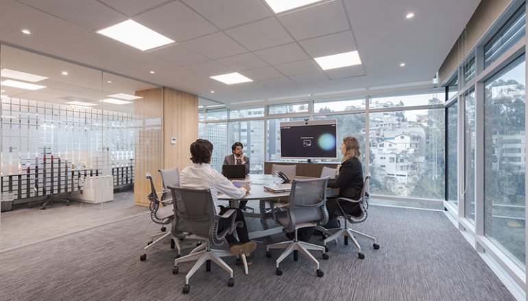 Diseño oficinas de CAF Ecuador por Contract Workplaces