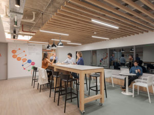 Diseño de interior de oficinas de GSK Ecuador por Contract Workplaces