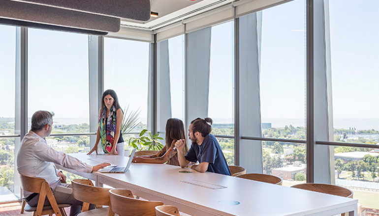 Interiores oficinas de Takeda Argentina por Contract Workplaces