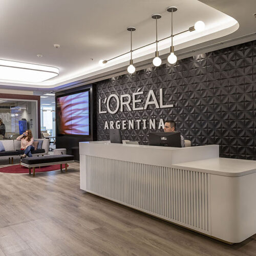 Arquitectura de interiores de oficina Loreal Argentina por Contract Workplaces