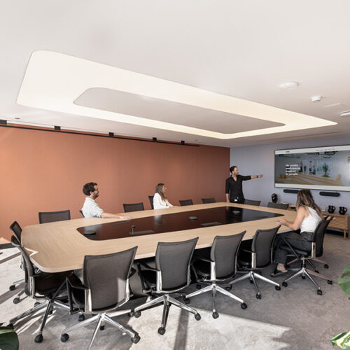 Arquitectura de interiores de oficinas Arcos Dorados Uruguay por Contract Workplaces