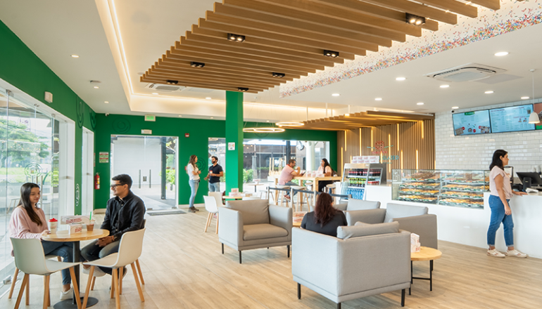 Diseño y construcción de Tienda Krispy Kreme Costa Rica por Contract Workplaces