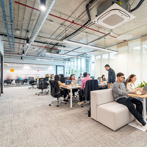 Diseño de interiores de oficinas CCK Epic Corporate Center Costa Rica por Contract Workplaces