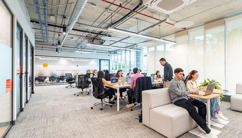 Diseño de interiores de oficinas CCK Epic Corporate Center Costa Rica por Contract Workplaces