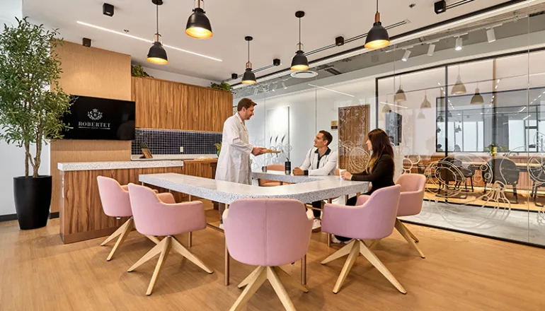 Arquitectura empresarial de Robertet México por Contract Workplaces