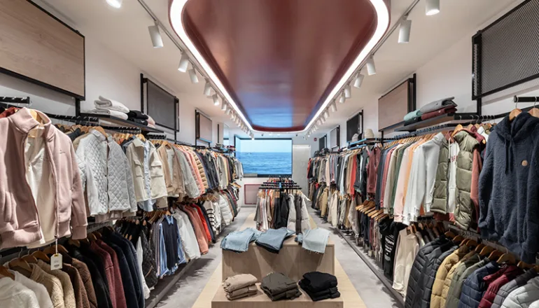 Diseño de Local Comercial de Santa Barbara Outfitters Uruguay por Contract Workplaces