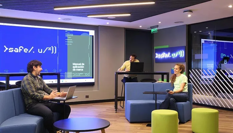 Arquitectura de oficinas de Safe U Argentina por Contract Workplaces