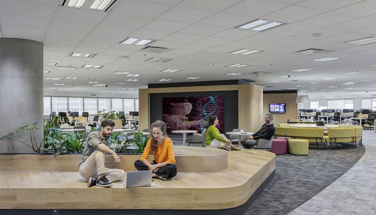 Diseño corporativo de AstraZeneca Argentina por Contract Workplaces