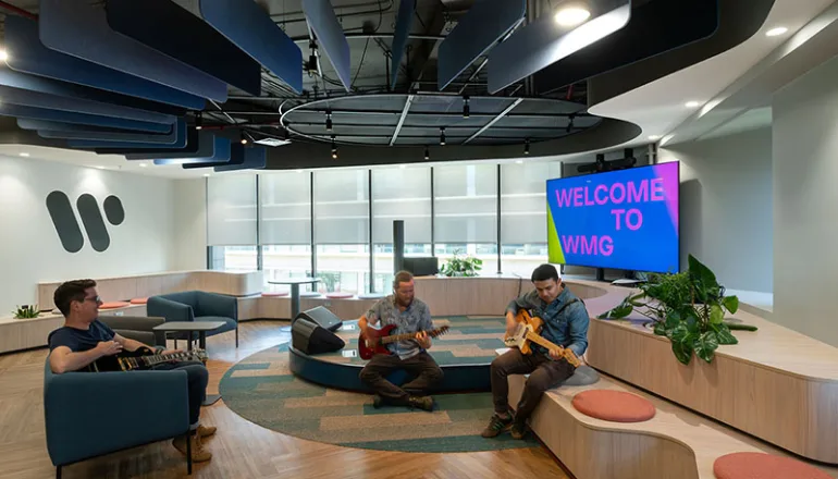 Arquitectura de oficinas de Warner Music Chile por Contract Workplaces