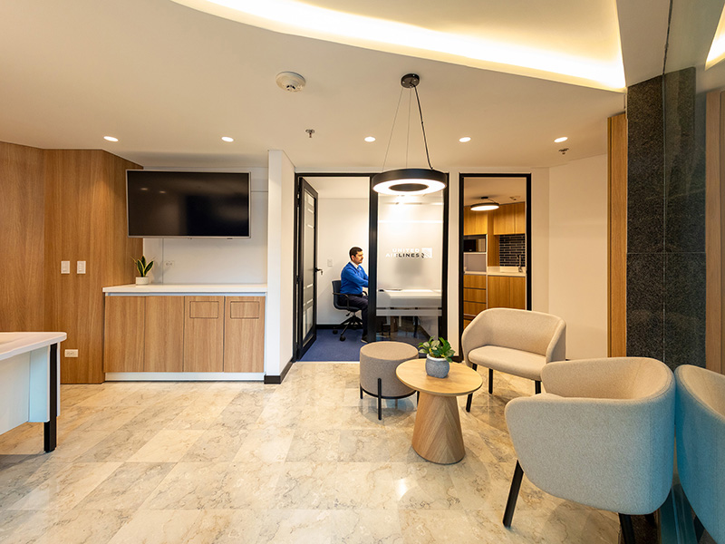 Diseño de oficinas de United Airlines Colombia por Contract Workplaces